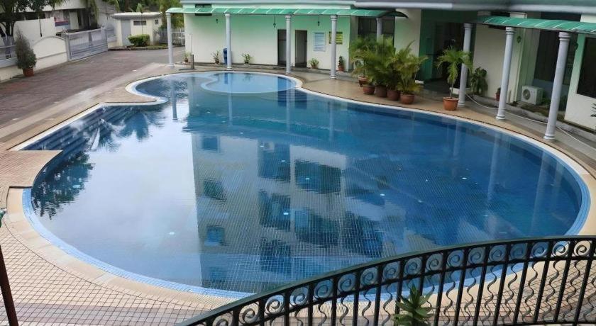Stallions Suite Penang Jelutong Bagian luar foto