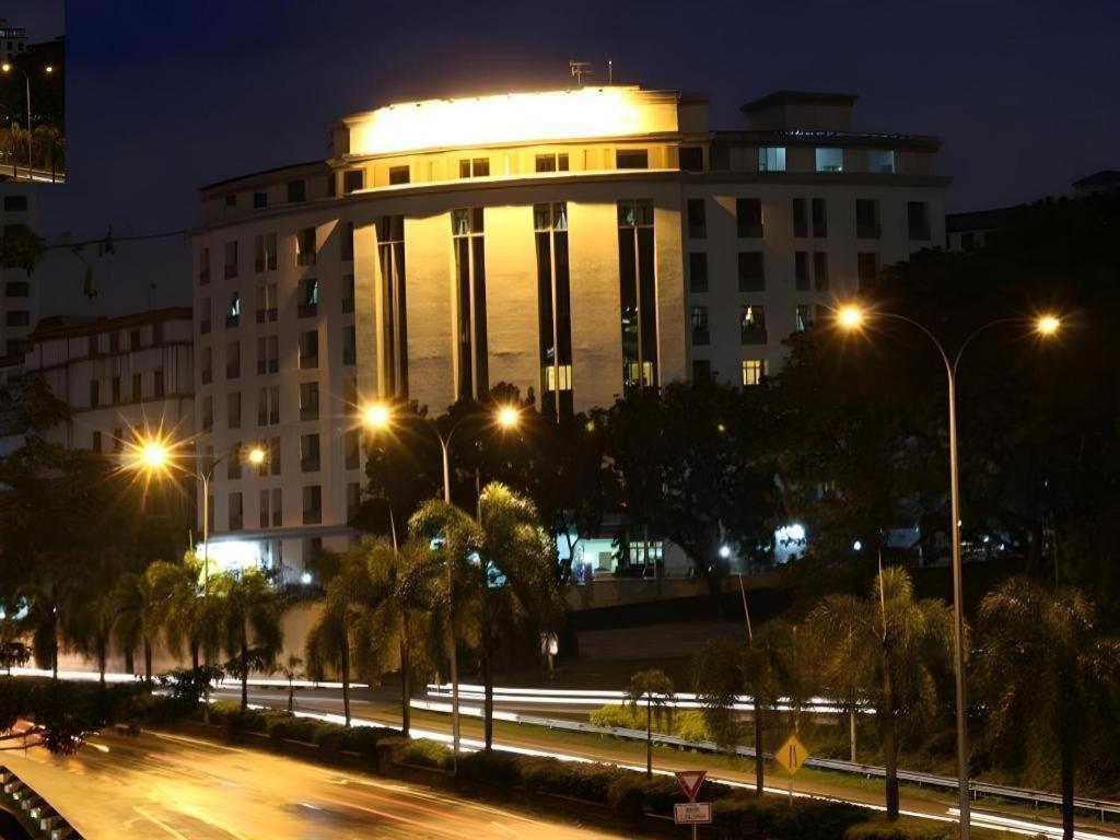 Stallions Suite Penang Jelutong Bagian luar foto
